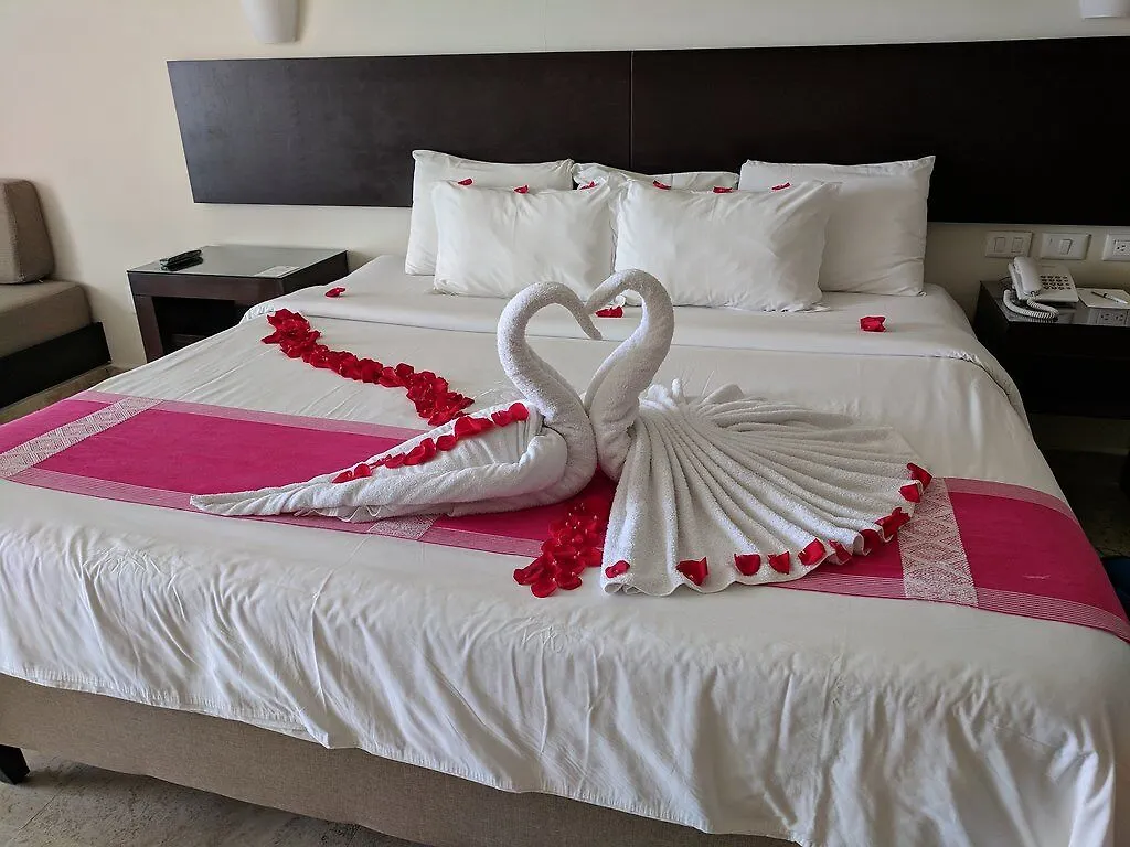 Akumal Bay Beach & Wellness Resort