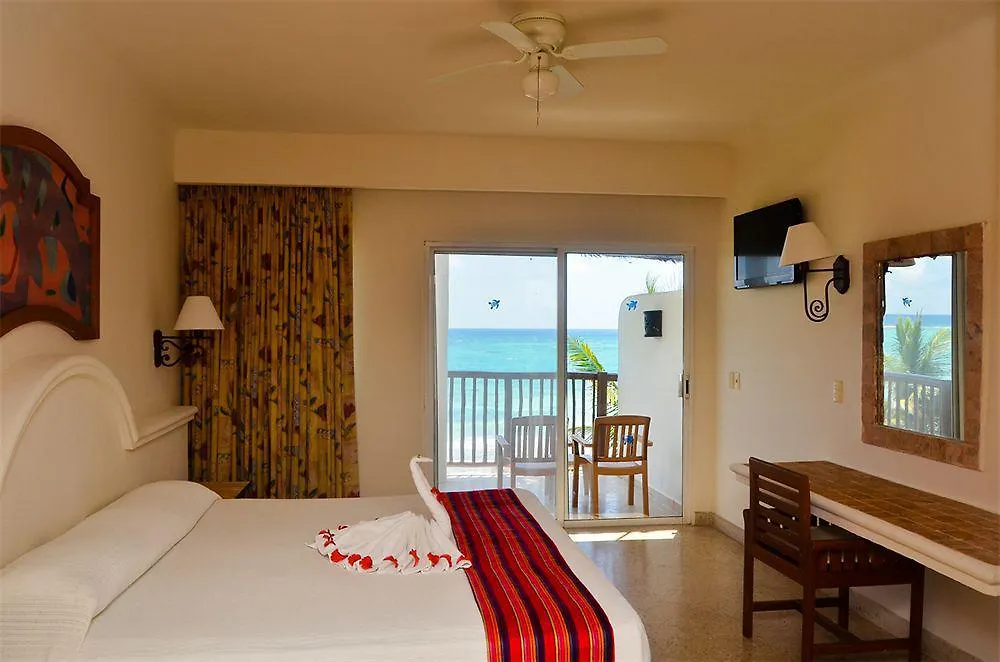 Akumal Bay Beach & Wellness Resort 3*,
